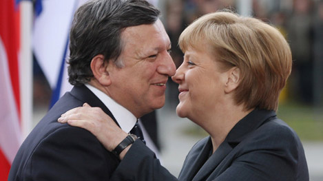 Il presidente della Commissione europea, Jose' Manuele Barroso, e la cancelliera tedesca, Angela Merkel