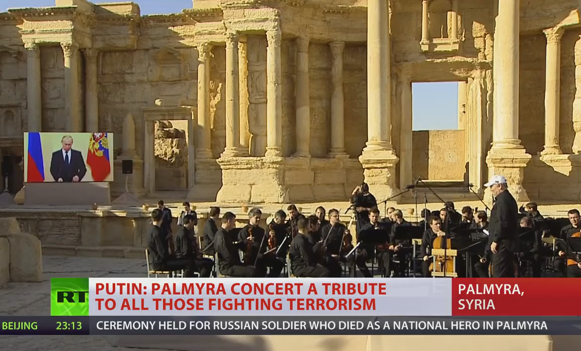 Palmyra - Giorno 5 Maggio 2016 - la Federazione Russa ha sminato il sito archeologico e fa suonare l'Orchestra di San Pietroburgo